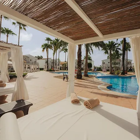 Garden Saladina - Adults Only