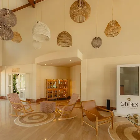 Garden Saladina - Adults Only